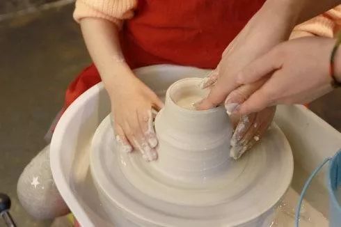 上海紳協軒逸純電感恩回饋 親子陶藝體驗課，創意作品免費帶回家